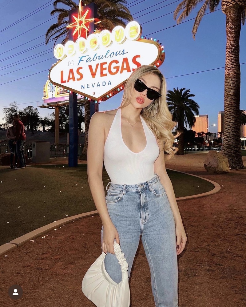 Female model photo shoot of riwabk in Las Vegas