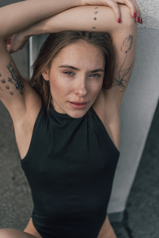 Female model photo shoot of Anna Lyeskova