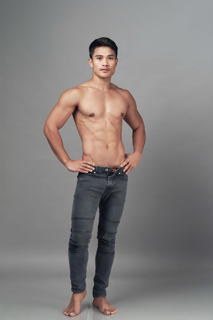 Male model photo shoot of Linjun Moralde