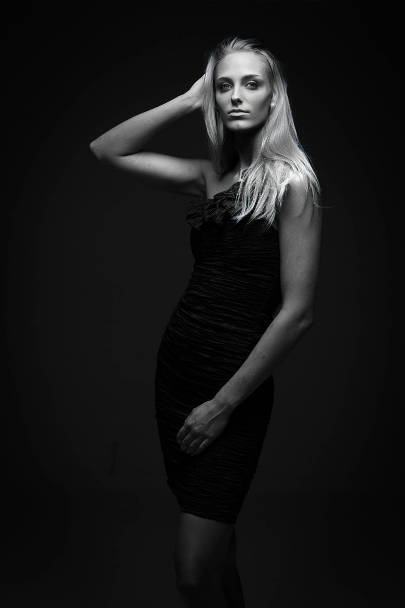 Female model photo shoot of Aelin Tesca