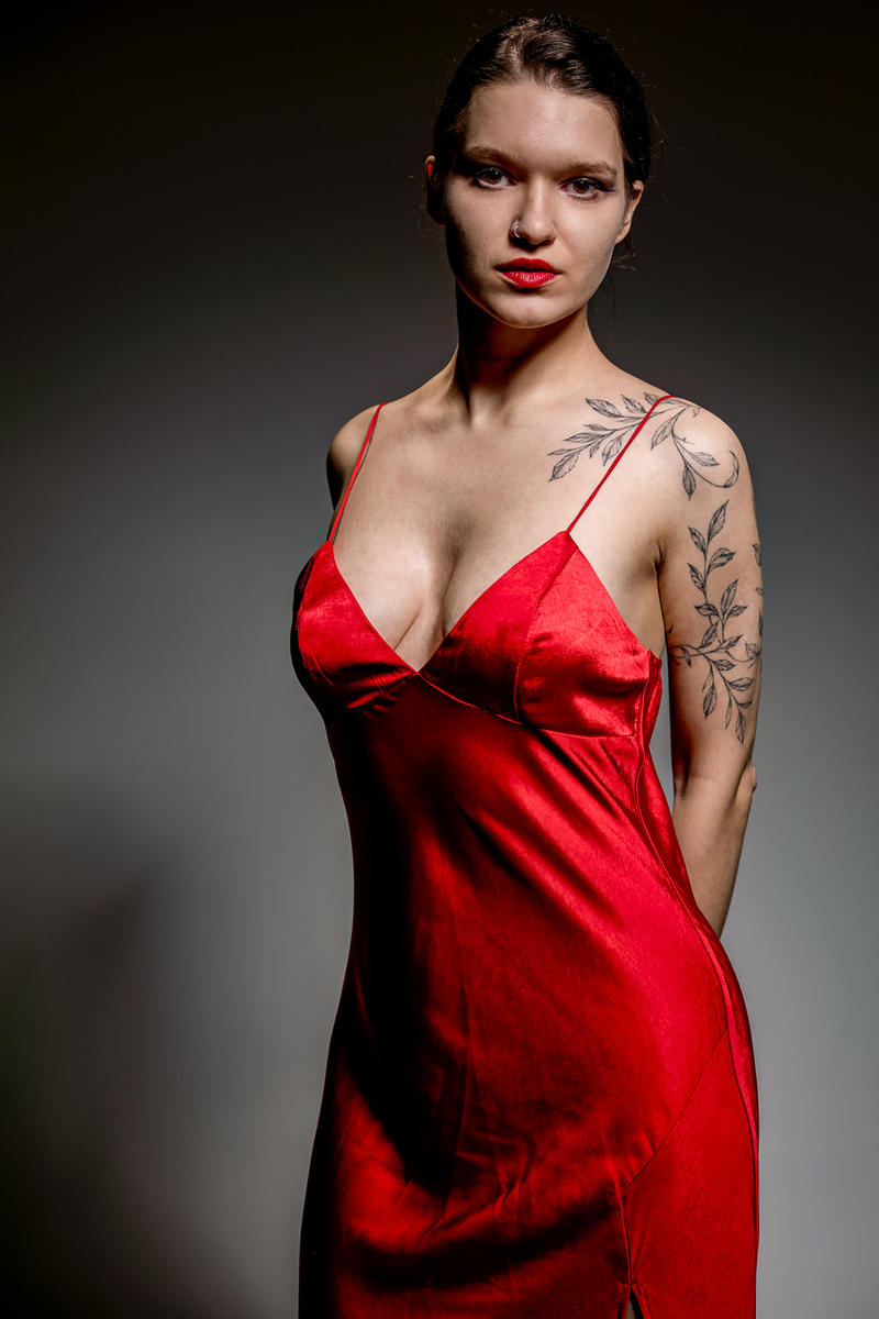 Female model photo shoot of Elli Laventeli by David Eades Photography