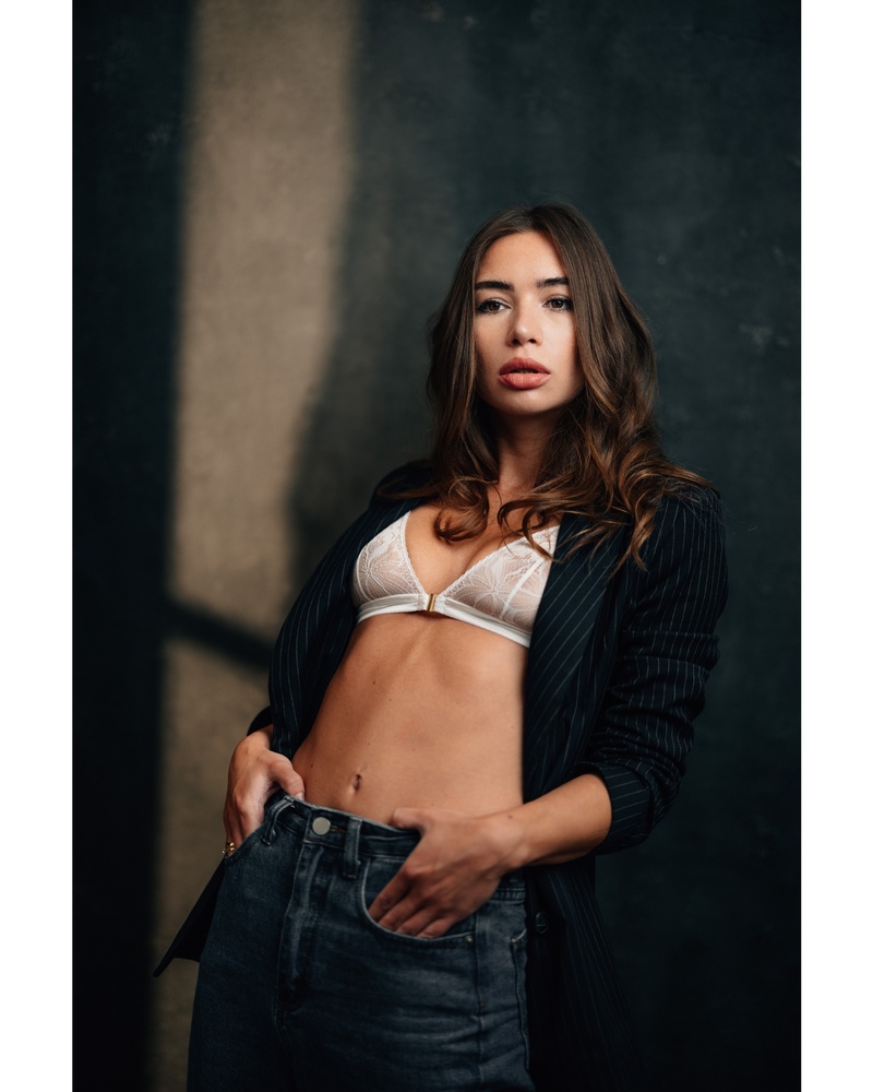 Female model photo shoot of Daria Neverova