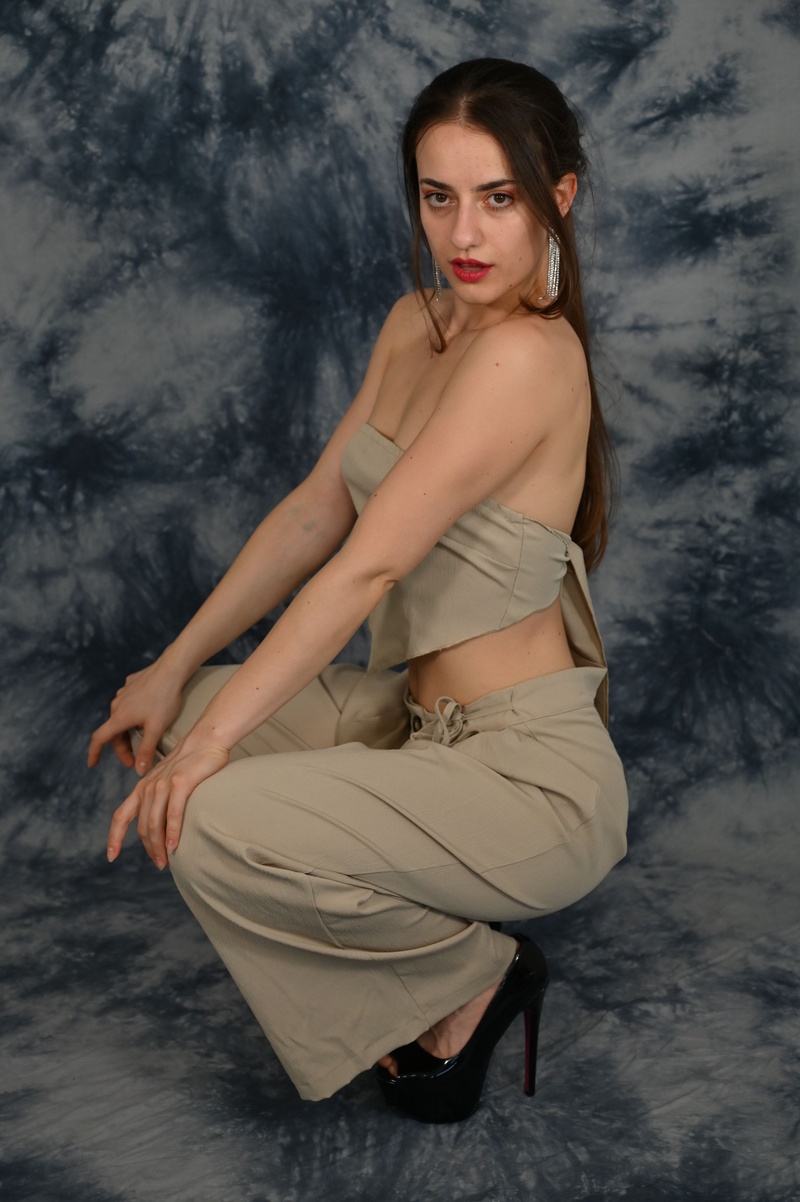 Female model photo shoot of Giulia Zanata Model