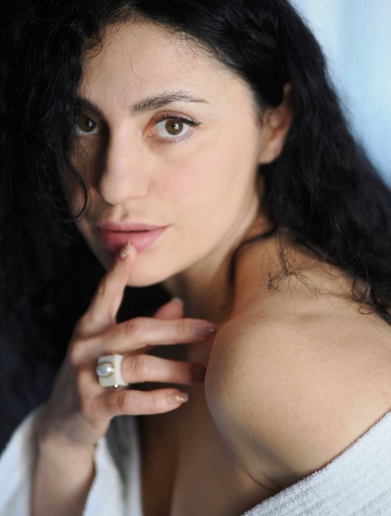 Female model photo shoot of Emma Avakian