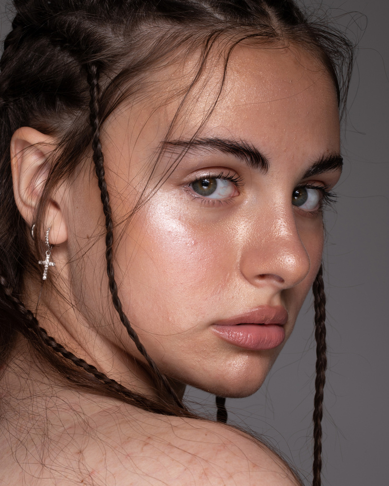 Female model photo shoot of DashaGrigoryeva