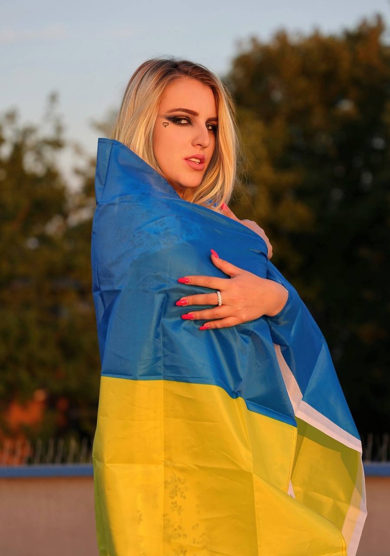 Female model photo shoot of Ivanna Bilinska