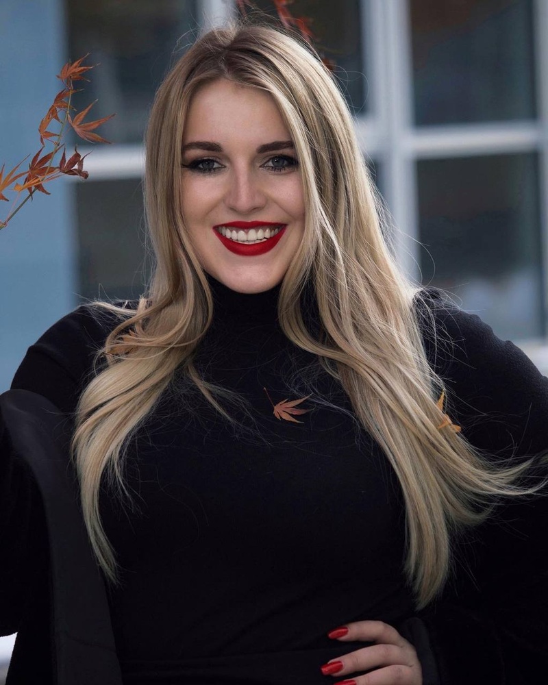 Female model photo shoot of Ivanna Bilinska