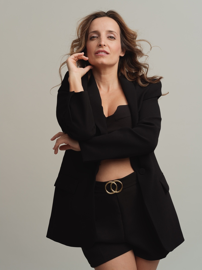 Female model photo shoot of Teresa Mohri