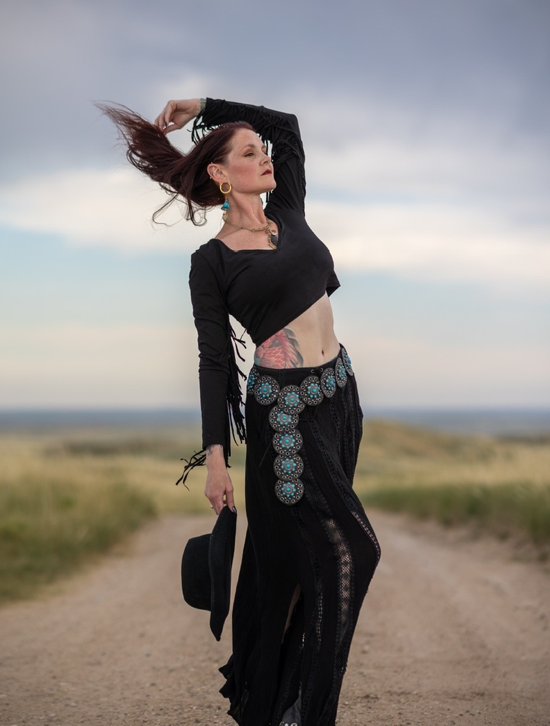 Female model photo shoot of Scarlet Ana in Pawnee Buttes National Grassland Preserve