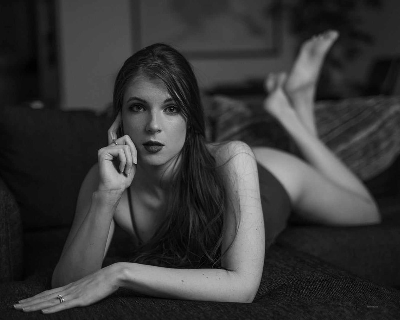 Female model photo shoot of Alliann Fallon