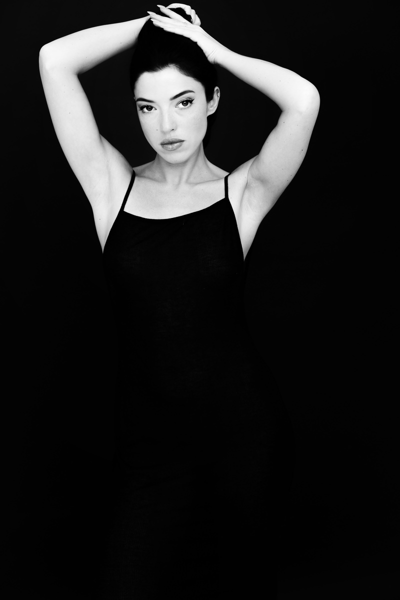 Female model photo shoot of Diana Mendelson