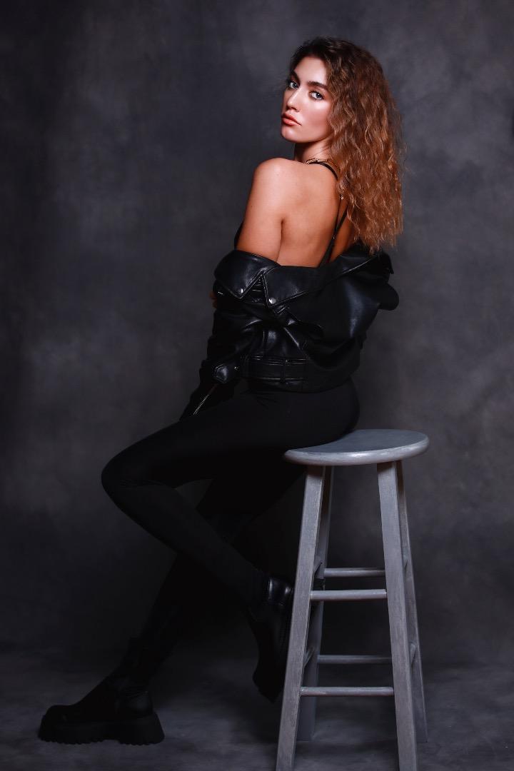 Female model photo shoot of xidrizi by Oxana Jakson