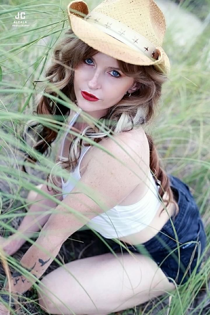 Female model photo shoot of Meg Monroe