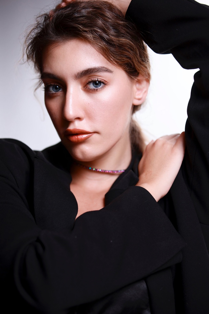 Female model photo shoot of xidrizi