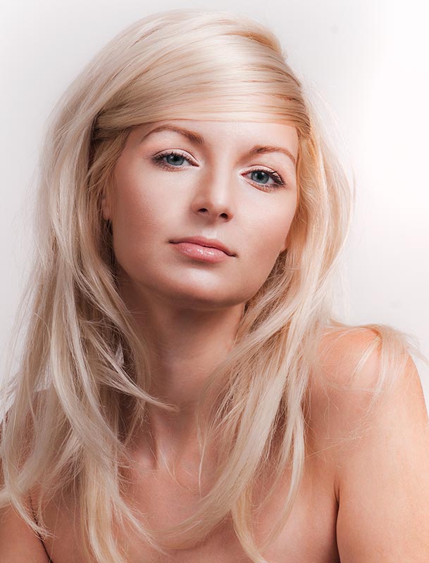Female model photo shoot of Jennifer Traub Makeup