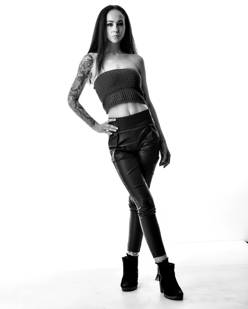 Female model photo shoot of faithmuscat