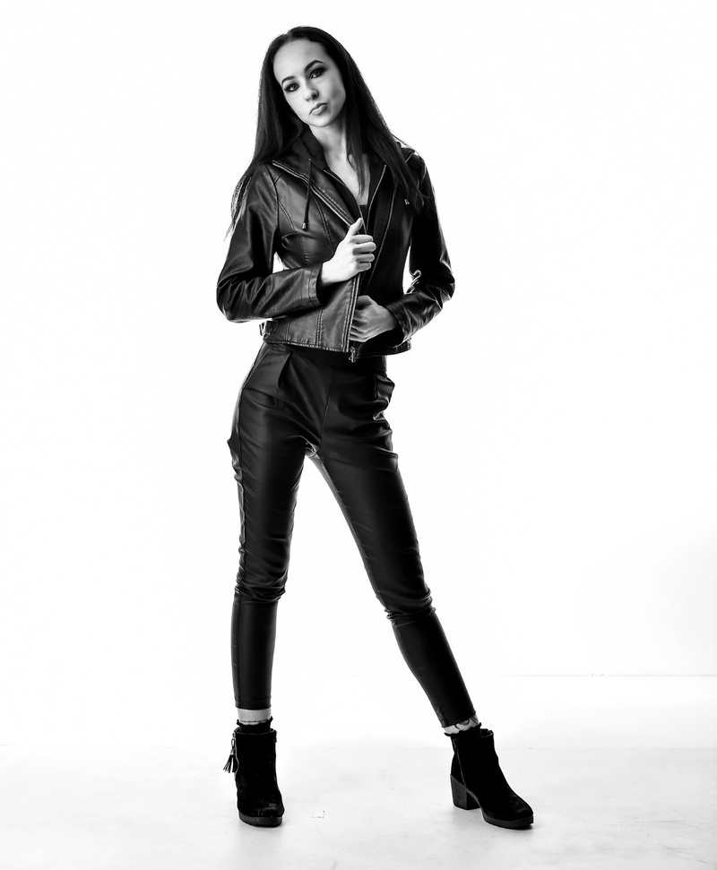 Female model photo shoot of faithmuscat