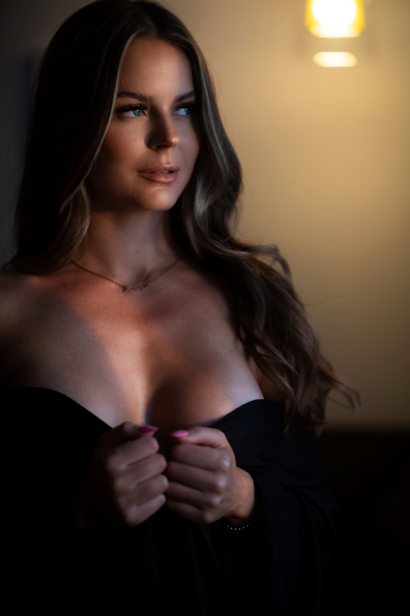 Female model photo shoot of Amberstarr