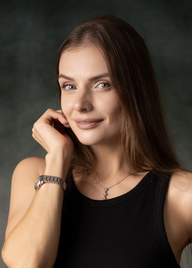 Female model photo shoot of Olga Kostina