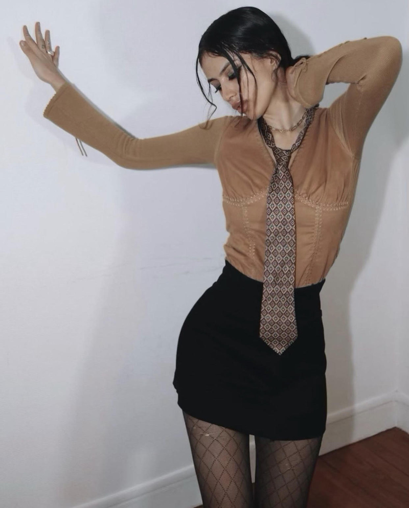 Female model photo shoot of Linda-ambrosie