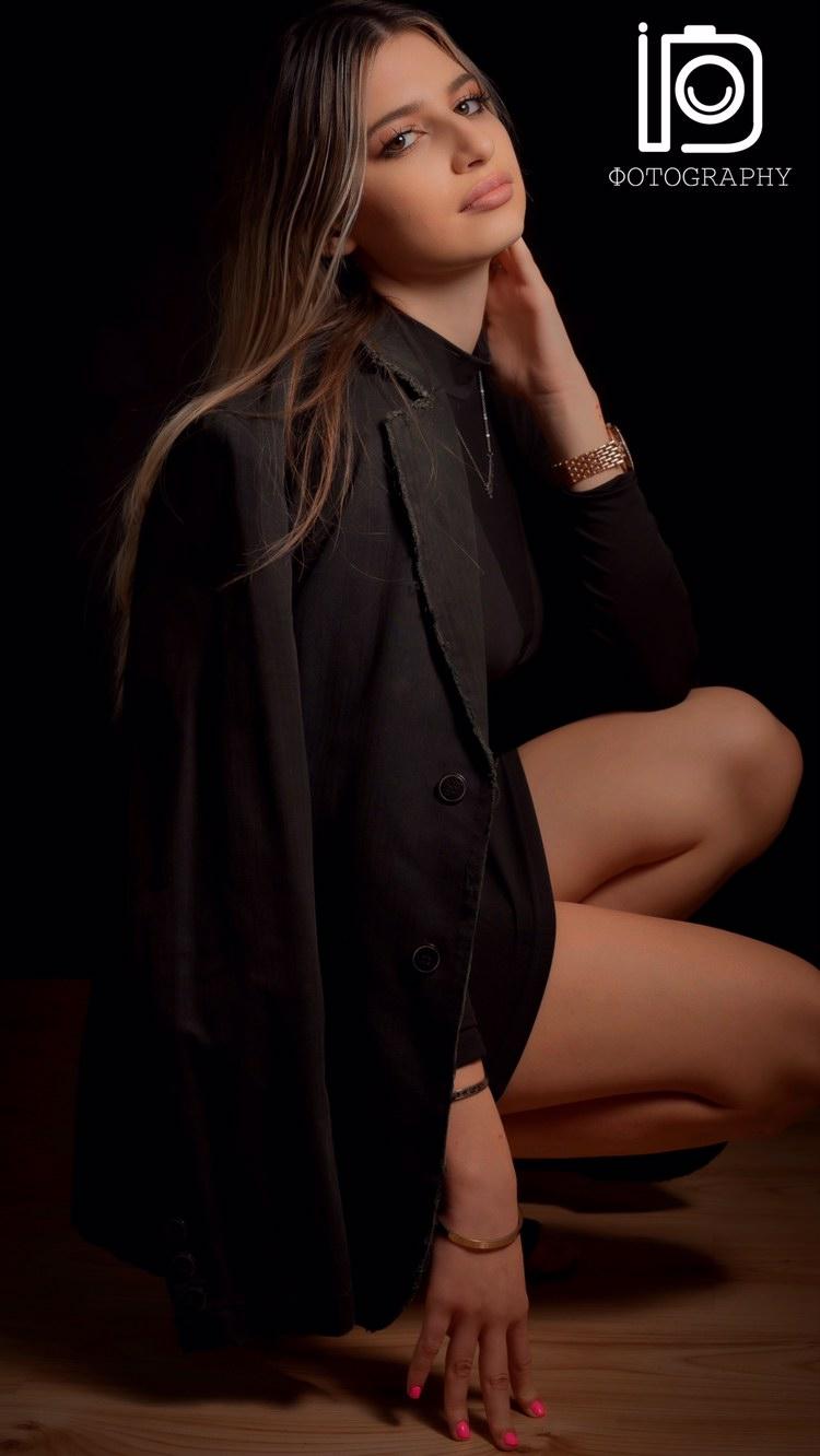 Female model photo shoot of Seray Osman