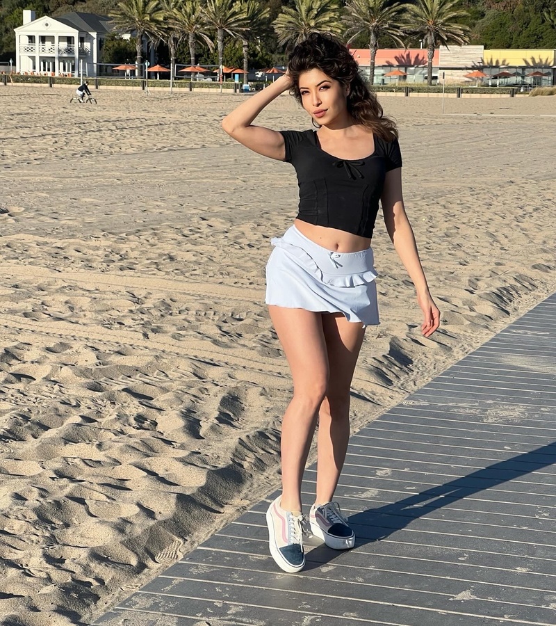 Female model photo shoot of SCZ in Santa Monica