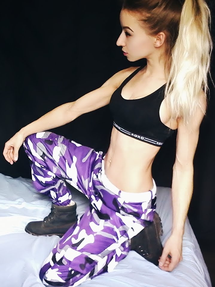 Female model photo shoot of kelseylynxox