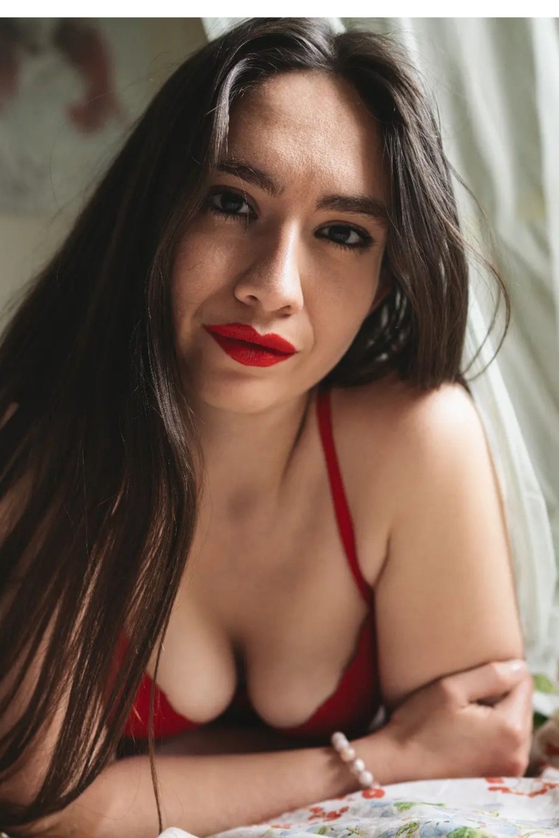 Female model photo shoot of Anahita Casanova