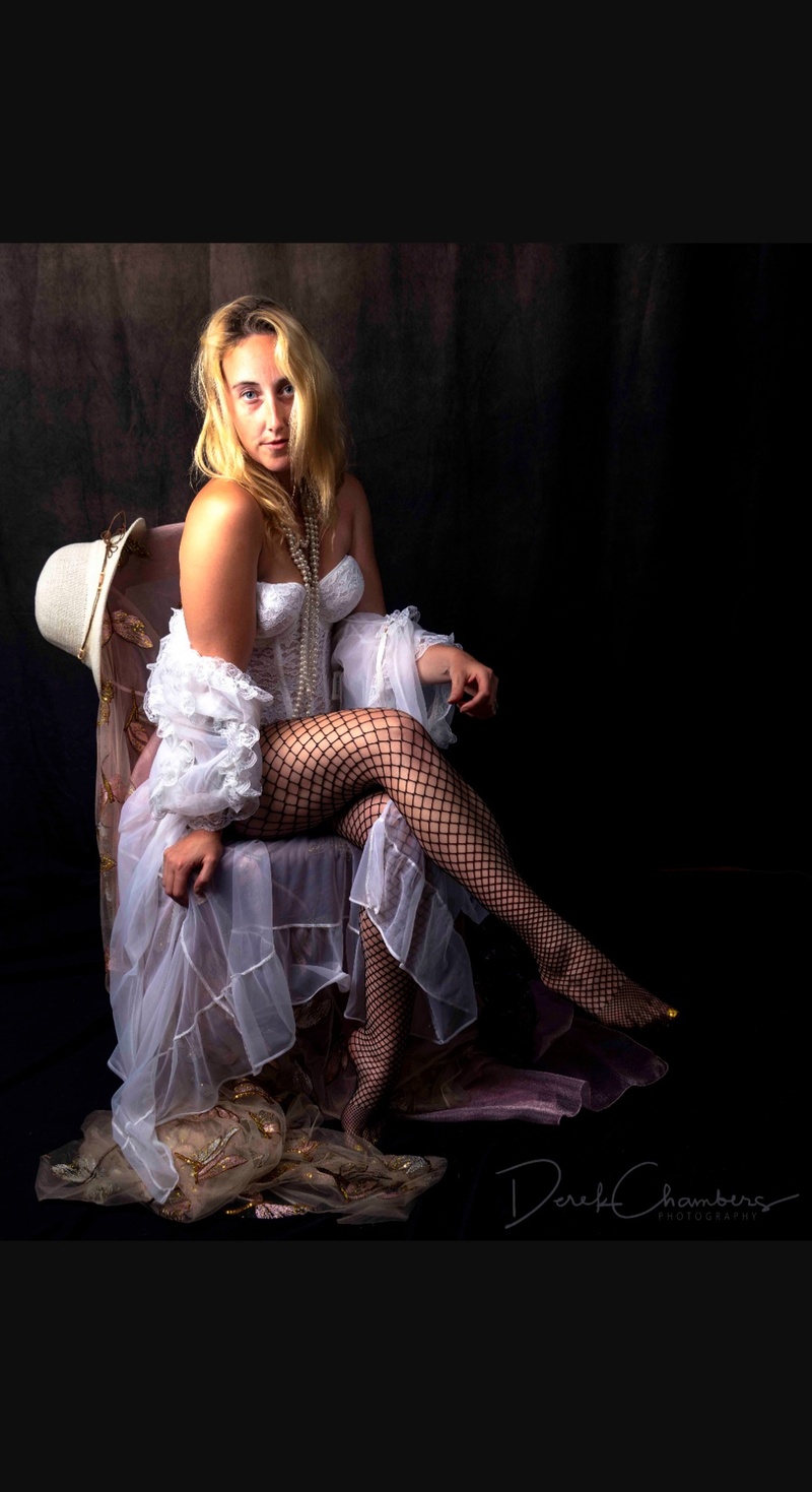 Female model photo shoot of Lacey Lace
