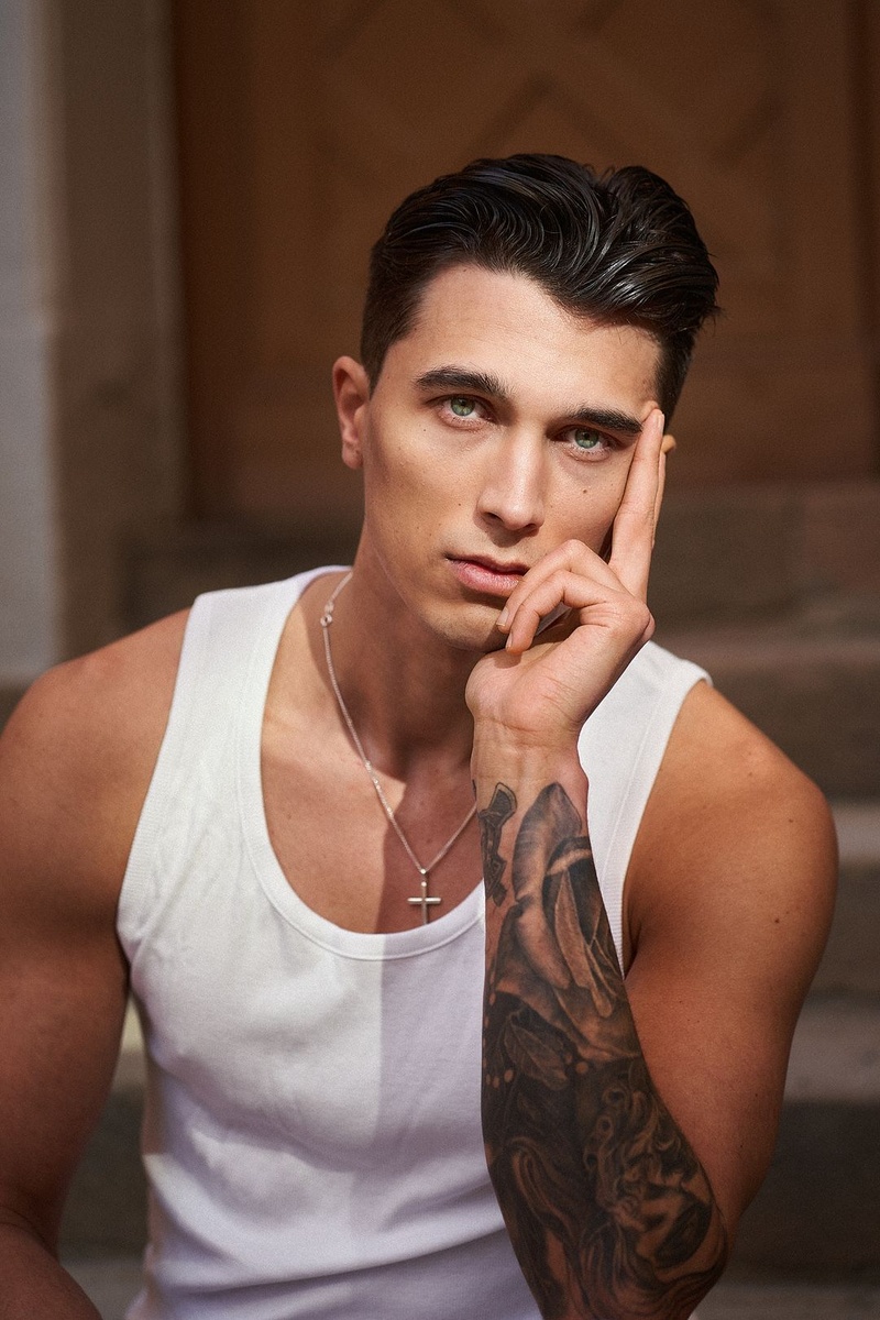 Male model photo shoot of andreascarlsson in Stockholm
