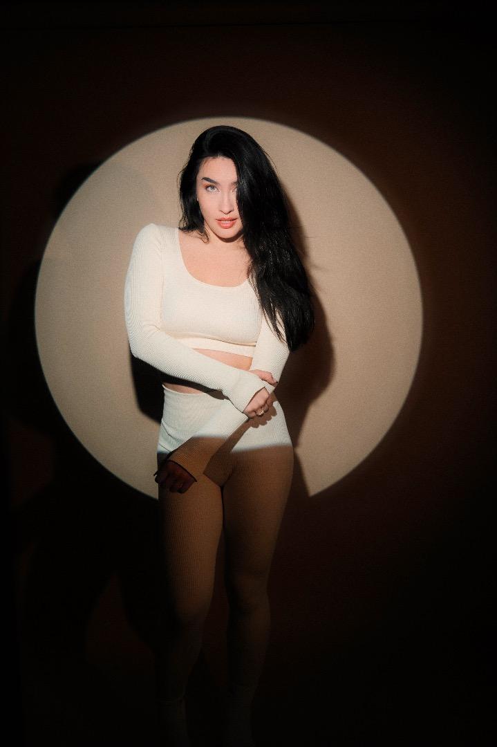Female model photo shoot of Kylie-Kennedy