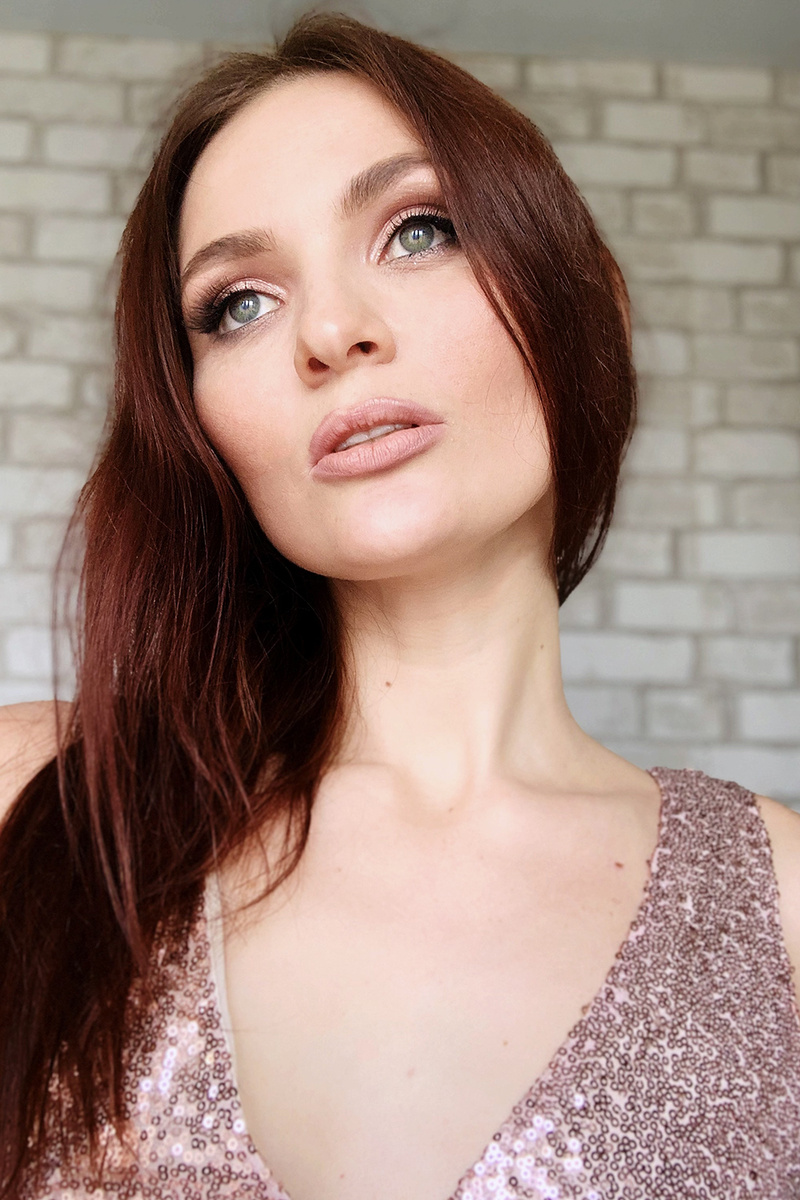 Female model photo shoot of Yuliia Skorenok