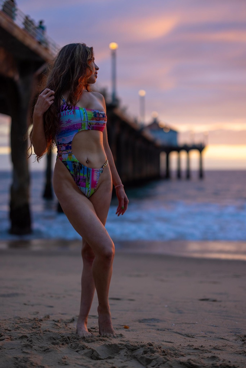 Female model photo shoot of yiolivas13 in Manhattan Beach Pier