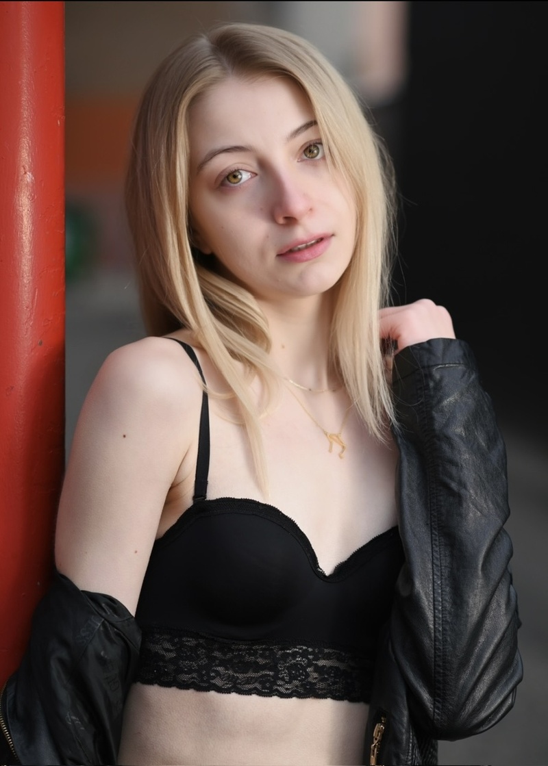 Female model photo shoot of brianna_payne in Calgary, Alberta