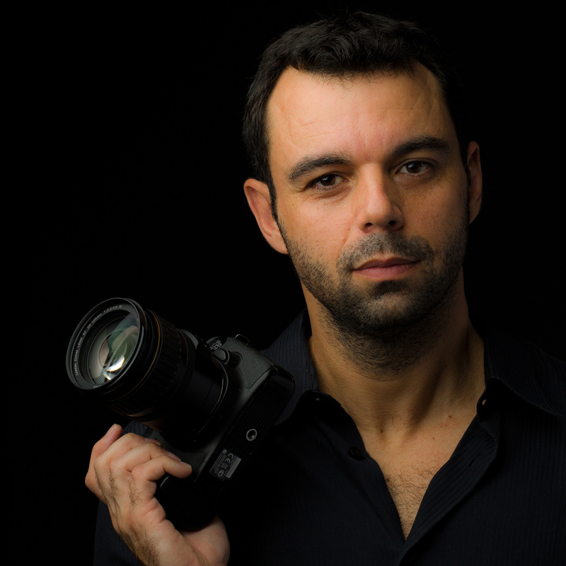 Male model photo shoot of Rodrigo Vargas