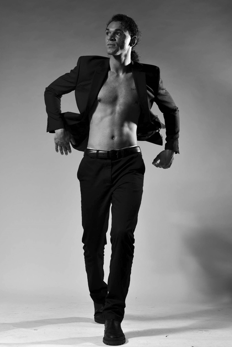 Male model photo shoot of Raul Antonio