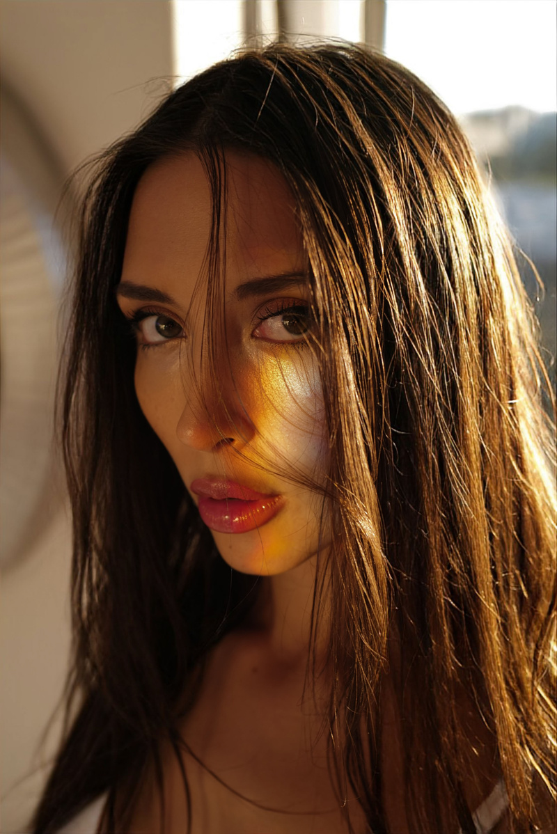 Female model photo shoot of Julia Mindar