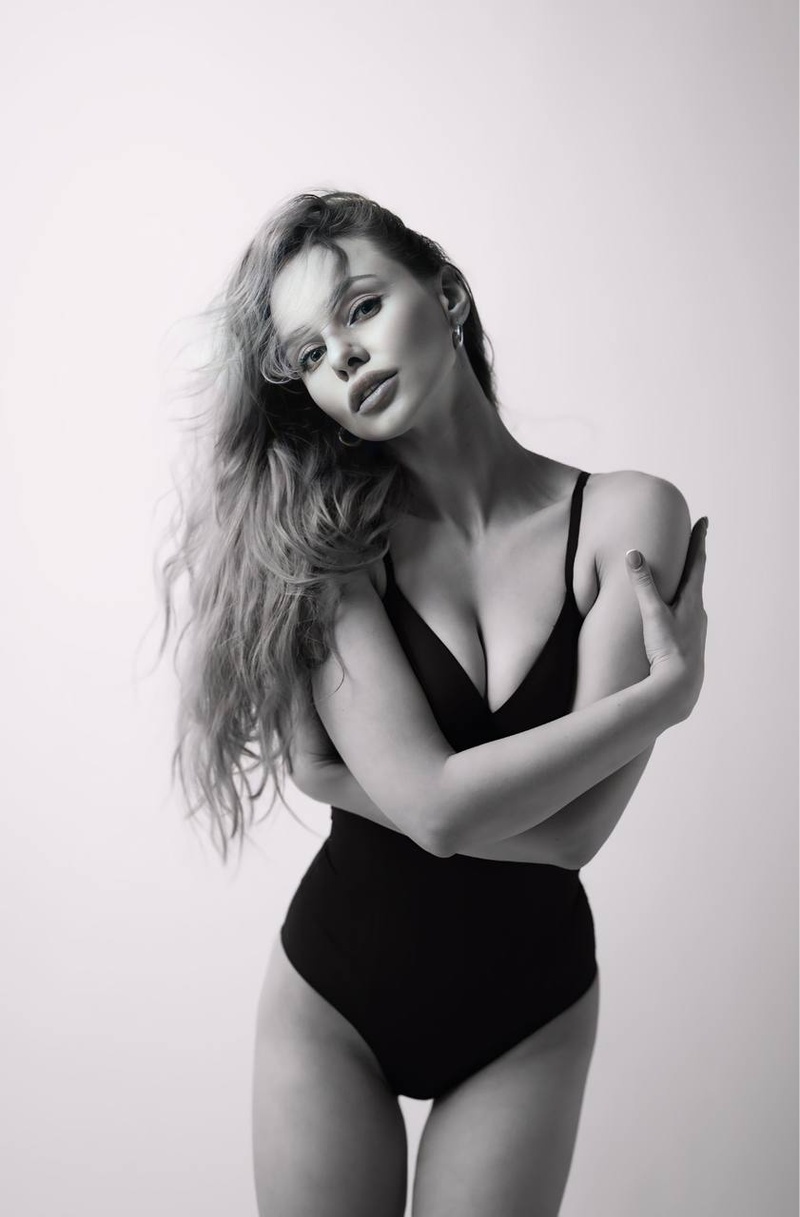 Female model photo shoot of Viktoriia_M