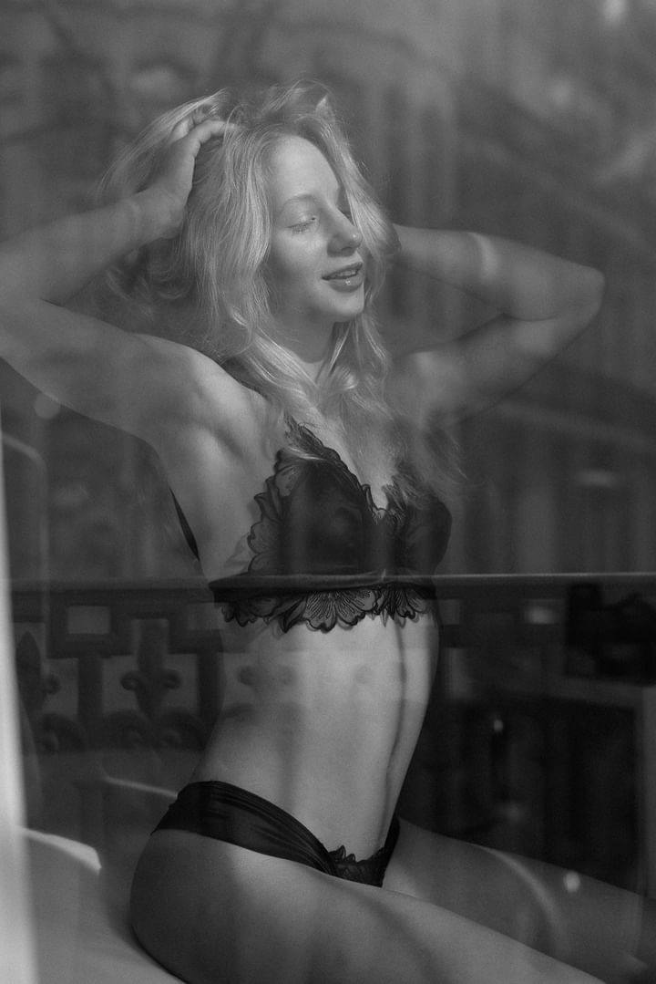 Female model photo shoot of Jess Milestone by Thomas Domise in Barcelona