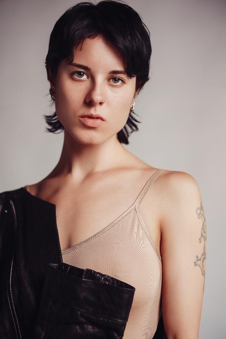 Female model photo shoot of Oxana Jakson