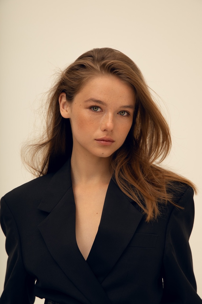 Female model photo shoot of Sophia Shurko