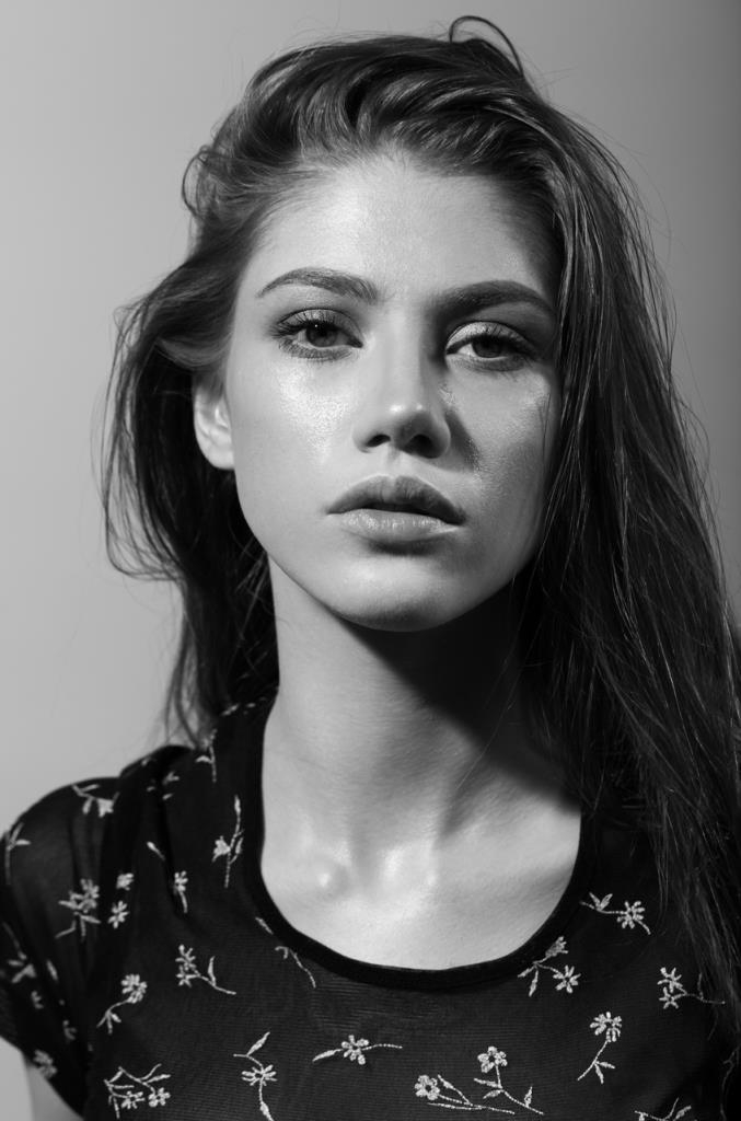 Female model photo shoot of anna_unkovskaya