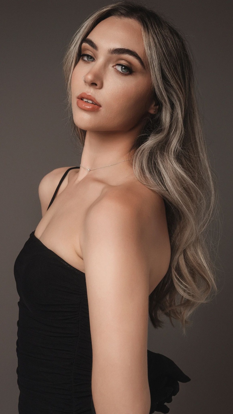 Female model photo shoot of Nicole Karolina Makeup