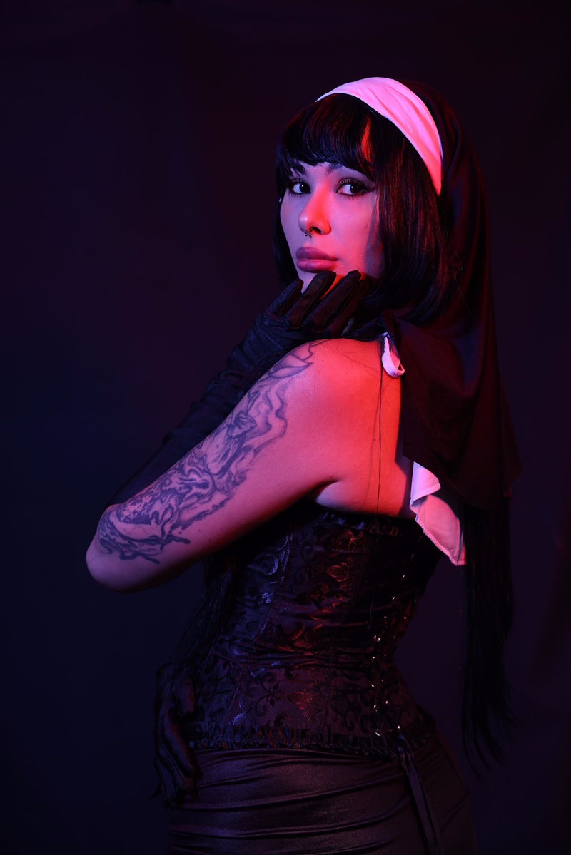 Female model photo shoot of Helene Eve