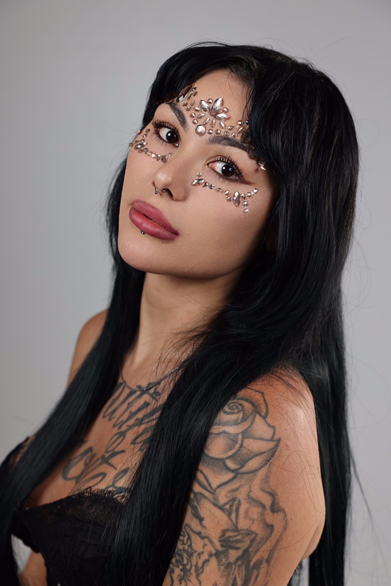 Female model photo shoot of Helene Eve