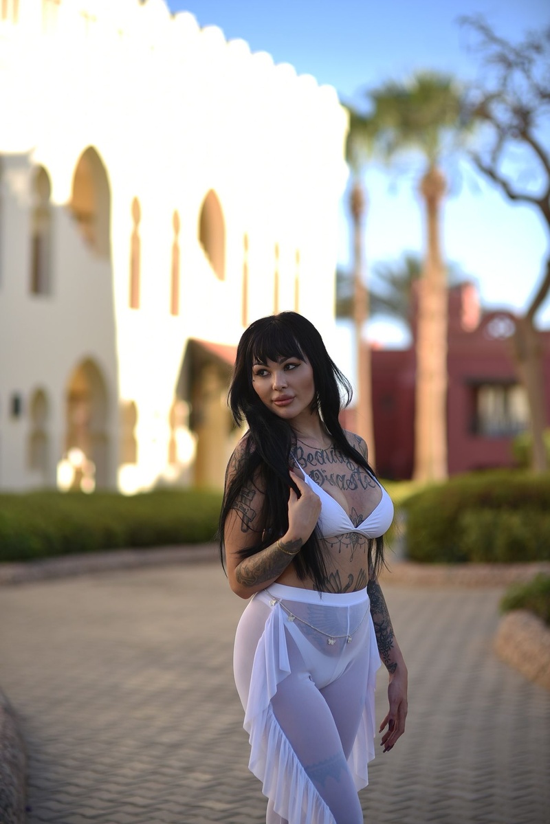 Female model photo shoot of Helene Eve