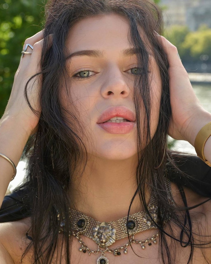 Female model photo shoot of AuroraAlchemy
