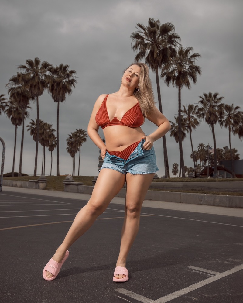 Female model photo shoot of Genia Dulot in Venice Beach