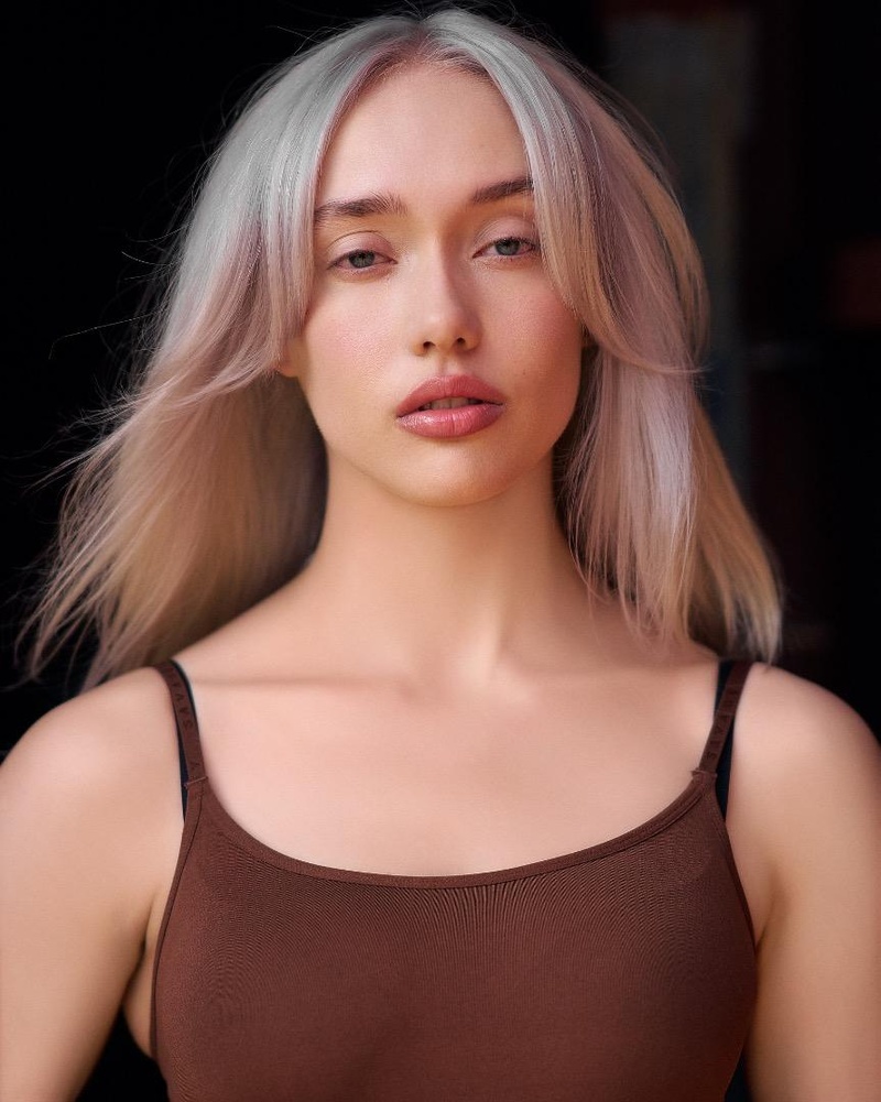 Female model photo shoot of rosyfairi by Mik Luxon
