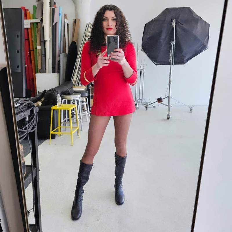 Female model photo shoot of BellaLuxx